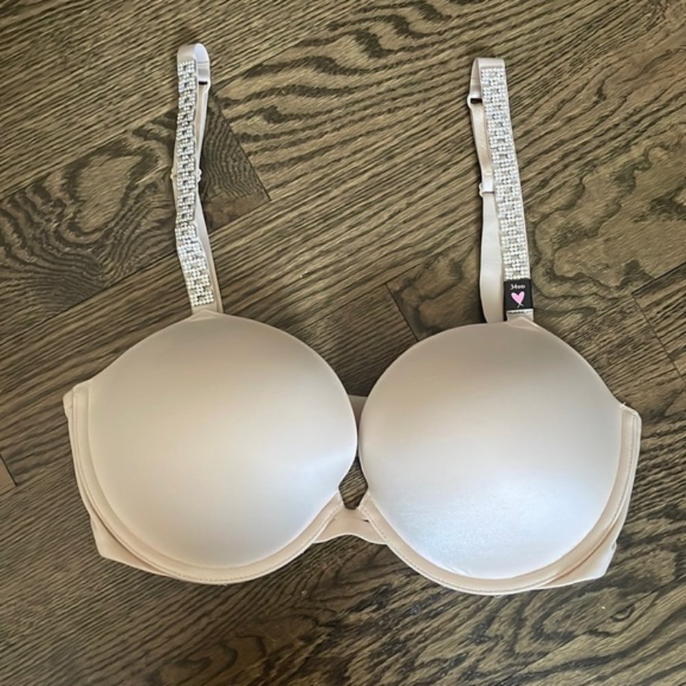 Victoria’s Secret very sexy bra size 34DD NWOT